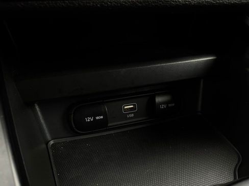 Used 2025 Kia Soul LX w/ LX Technology Package FWD image 23