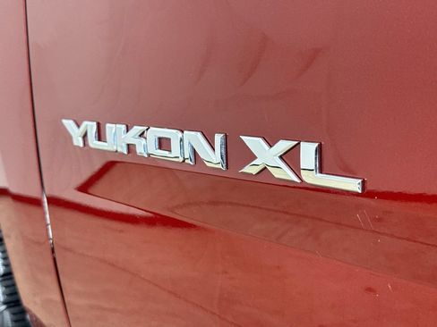 Used 2019 GMC Yukon XL SLT w/ Open Road Package AWD/4WD image 28