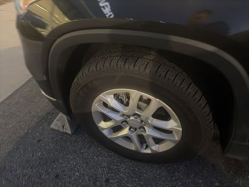 Used 2021 Chevrolet Traverse LT image 6