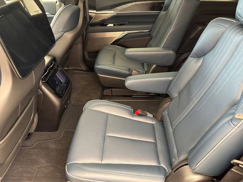 New 2025 Cadillac Escalade IQ Sport 2 w/ LPO, ONYX Package image 10