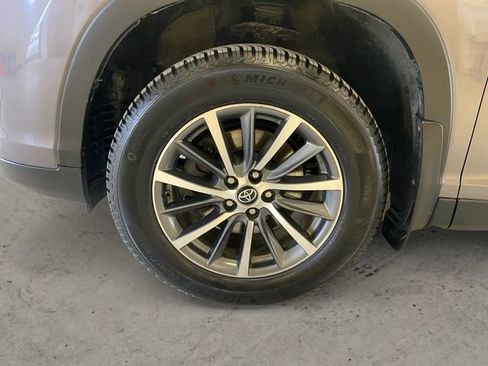 Used 2019 Toyota Highlander SE image 15