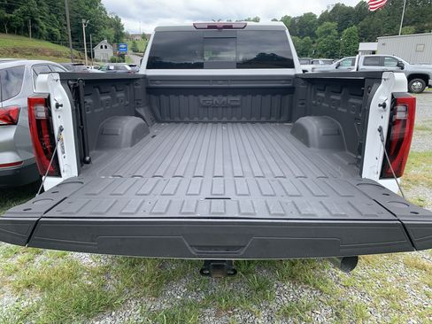 Used 2025 GMC Sierra 2500 SLT w/ SLT Premium Package AWD/4WD image 28