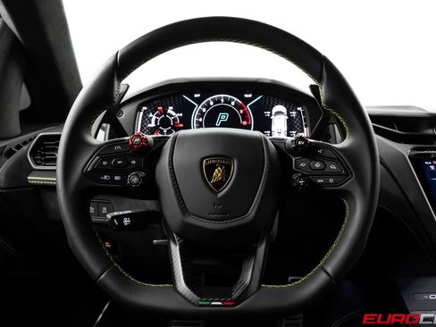 Used 2025 Lamborghini Revuelto AWD/4WD image 35