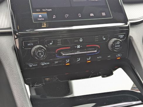 Certified 2023 Jeep Grand Cherokee Altitude image 24