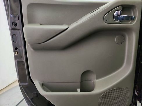 Used 2015 Nissan Frontier SL w/ Moonroof Package AWD/4WD image 23