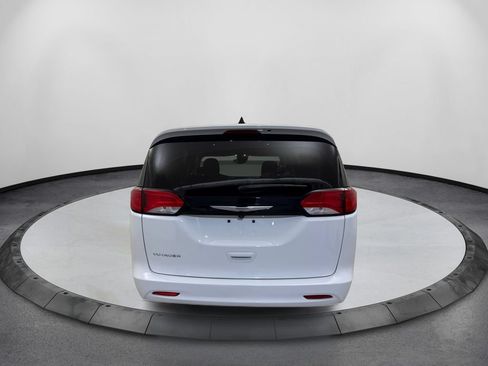 Used 2023 Chrysler Voyager LX FWD image 6