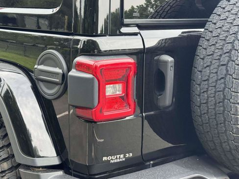 Used 2022 Jeep Wrangler Unlimited Sahara w/ LED Lighting Group AWD/4WD image 8