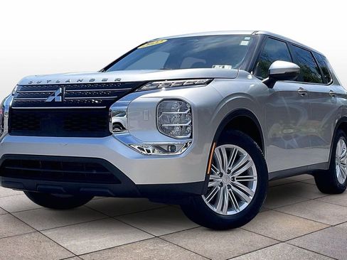 Used 2022 Mitsubishi Outlander ES AWD/4WD image 2
