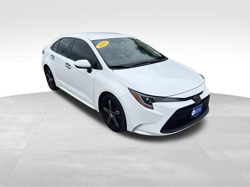 Used 2023 Toyota Corolla LE FWD image 9