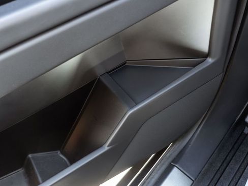 Used 2025 Tesla Cybertruck AWD Crew Cab image 13