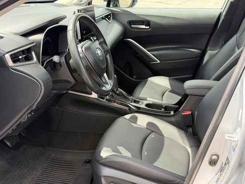 Used 2023 Toyota Corolla Cross XLE w/ Convenience Package FWD image 16