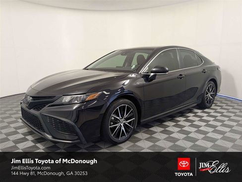 Used 2024 Toyota Camry SE FWD image 1