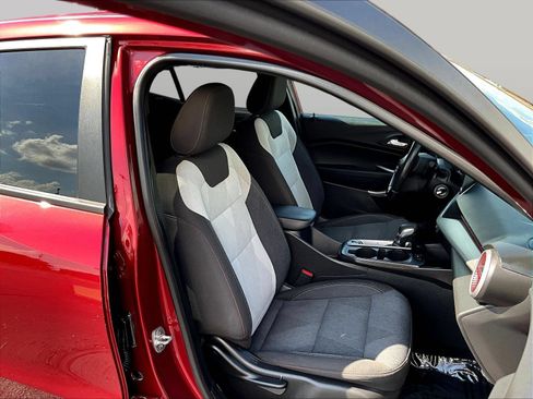Used 2024 Chevrolet Trax RS FWD image 31