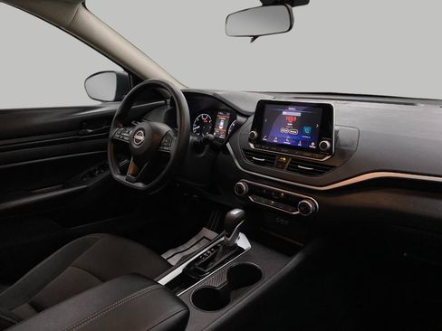 Used 2025 Nissan Altima 2.5 S image 17