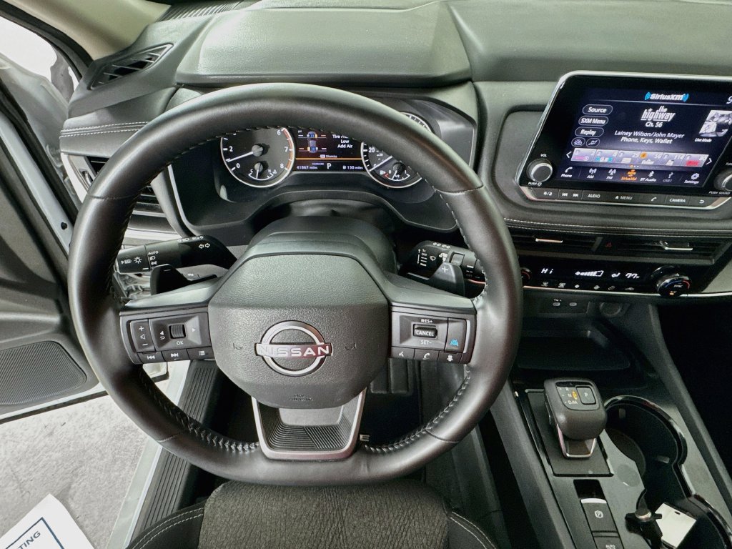 Used 2025 Nissan Rogue SV FWD image 11