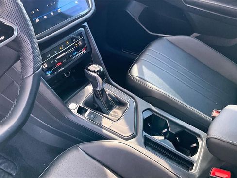 Used 2024 Volkswagen Tiguan SE R-Line image 17