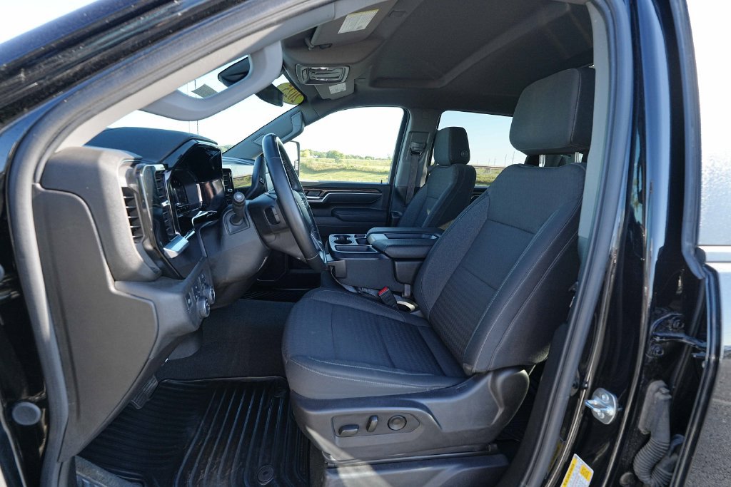 Used 2025 Chevrolet Silverado 2500 LT w/ Convenience Package AWD/4WD image 17
