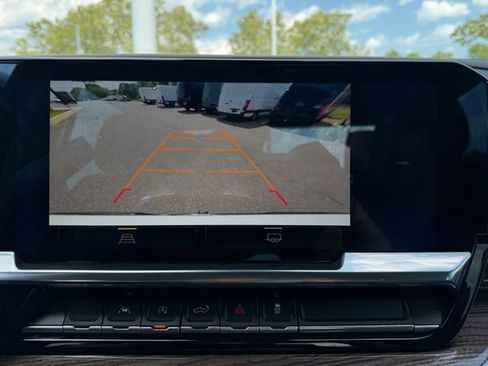 Used 2022 Chevrolet Silverado 1500 LT AWD/4WD image 19