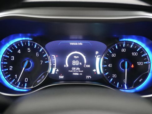 Used 2020 Chrysler Pacifica Touring-L Plus image 20