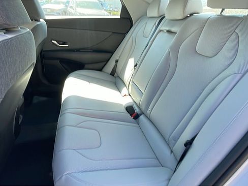 New 2025 Hyundai Elantra Limited image 16