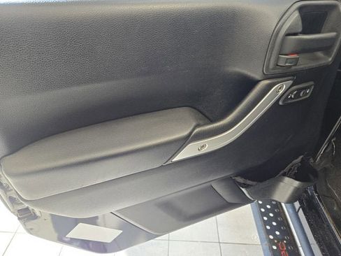 Used 2012 Jeep Wrangler Unlimited Sahara image 17