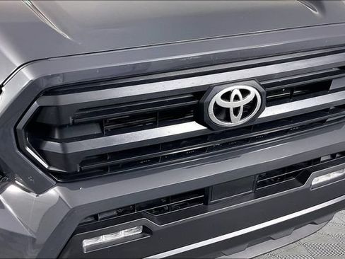 Used 2025 Toyota Tacoma SR5 AWD/4WD image 28