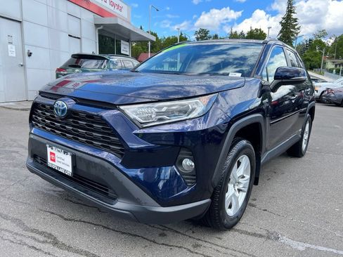 Certified 2020 Toyota RAV4 XLE w/ Convenience Package AWD/4WD image 6