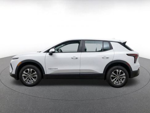 Used 2025 Chevrolet Equinox LT FWD image 4