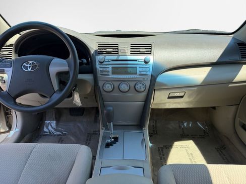 Used 2010 Toyota Camry LE FWD image 16
