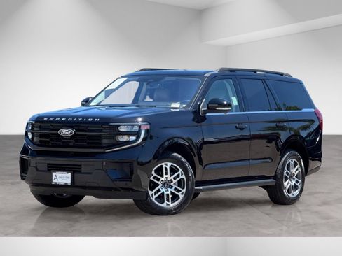 Used 2025 Ford Expedition Active AWD/4WD image 2