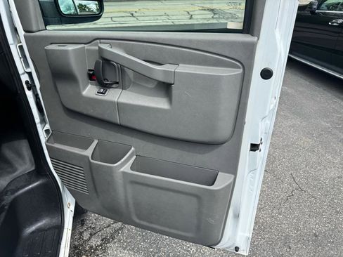 Used 2018 GMC Savana 2500 RWD image 13
