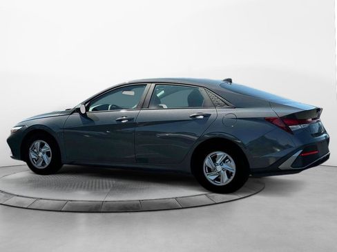 New 2025 Hyundai Elantra SE image 4