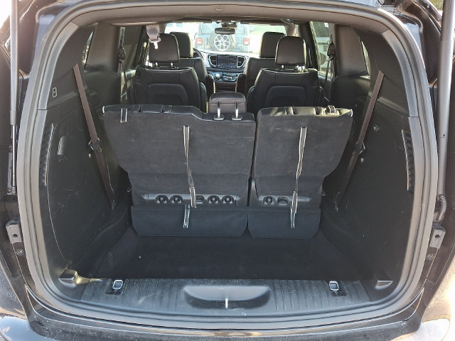 Used 2025 Chrysler Pacifica Limited FWD image 28