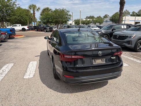 Used 2023 Volkswagen Jetta SE FWD image 9