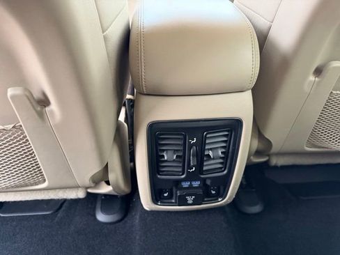 Used 2021 Jeep Grand Cherokee Limited w/ Luxury Group II image 15