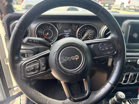 Used 2022 Jeep Gladiator Sport AWD/4WD image 13