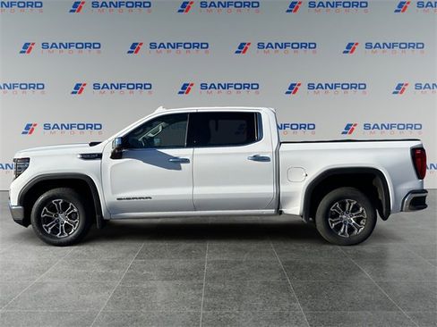 Used 2024 GMC Sierra 1500 SLT image 2