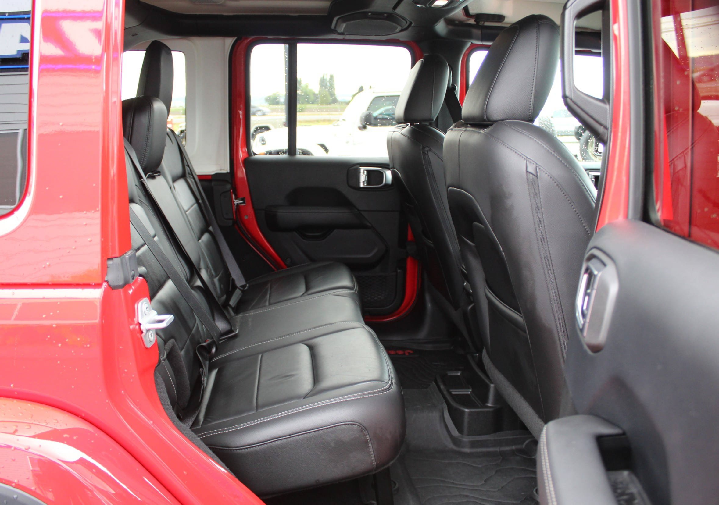 Used 2018 Jeep Wrangler Unlimited Sahara w/ Uconnect 4C Nav & Sound Group AWD/4WD image 25