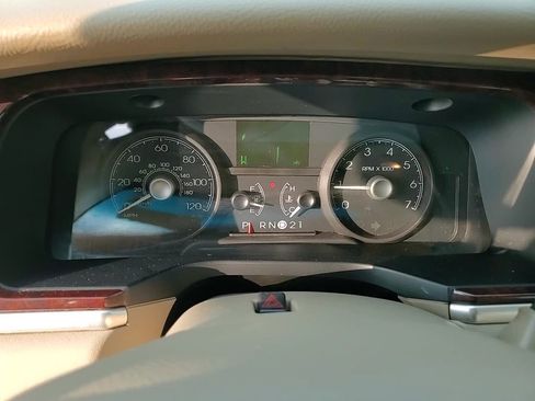 Used 2006 Lincoln Town Car Signature L image 17