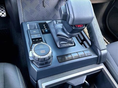 Used 2025 Toyota Tacoma TRD Sport AWD/4WD image 31