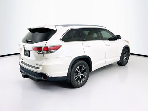 Used 2016 Toyota Highlander XLE AWD/4WD image 9