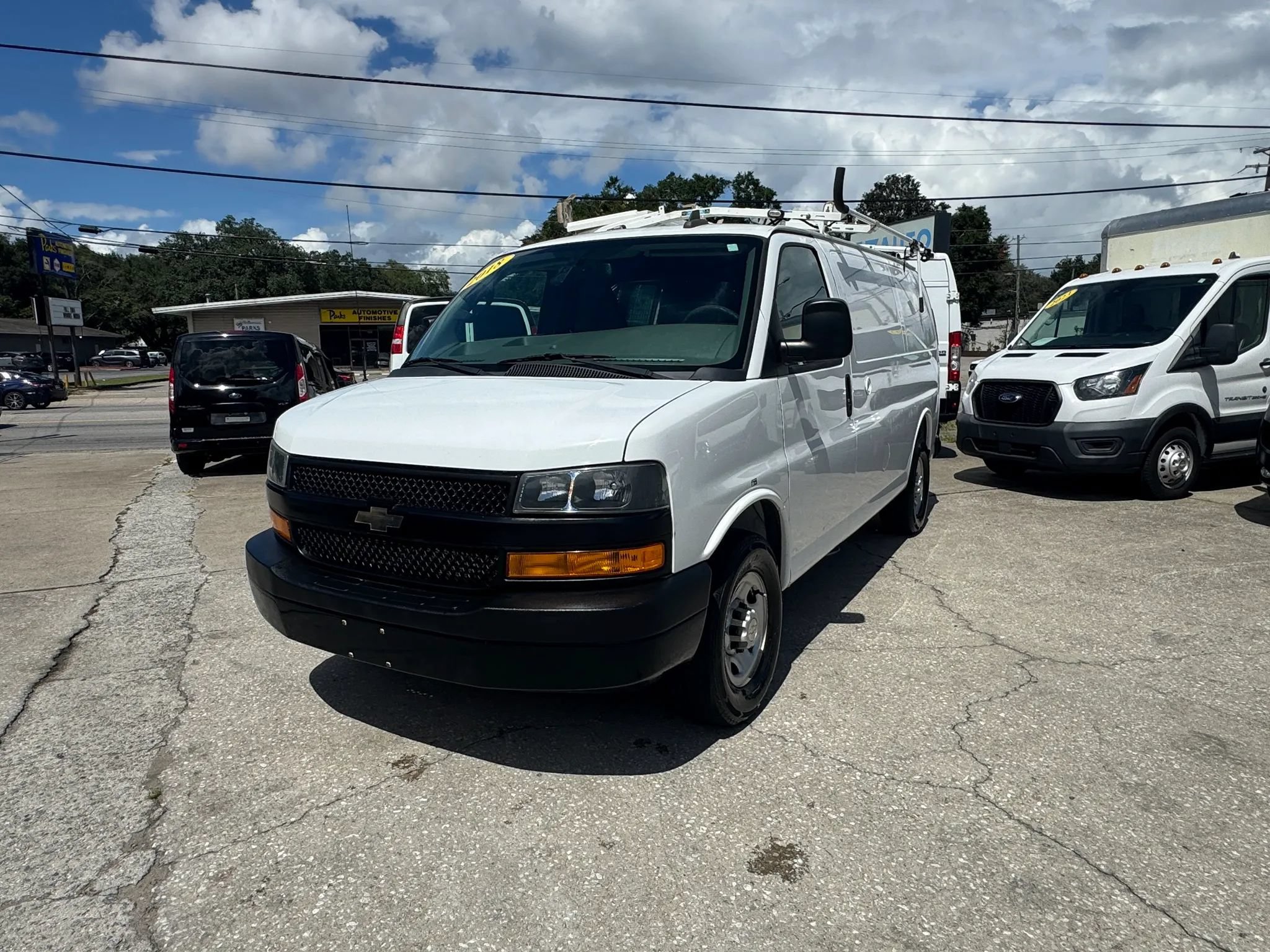Used 2018 Chevrolet Express 2500 w/ Driver Convenience Package RWD image 4