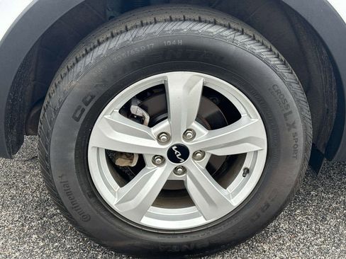 Used 2023 Kia Sorento LX image 9