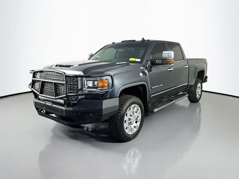 Used 2018 GMC Sierra 2500 Denali w/ Duramax Plus Package AWD/4WD image 3