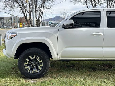 Used 2022 Toyota Tacoma SR AWD/4WD image 10