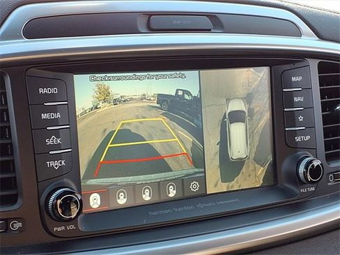 Used 2019 Kia Sorento SX image 18