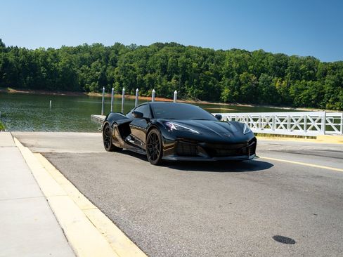 Used 2023 Chevrolet Corvette Z06 RWD image 4