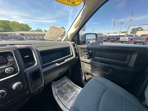 Used 2018 RAM 1500 Express AWD/4WD image 25