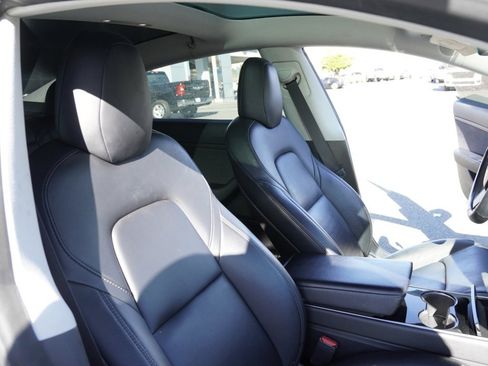 Used 2020 Tesla Model 3 Standard Range Plus image 18