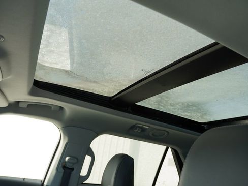 Certified 2022 Ford Explorer XLT w/ Equipment Group 202A image 5